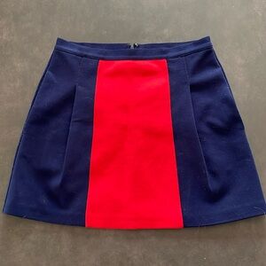 Club Monaco mini skirt. Size 4. Navy and red